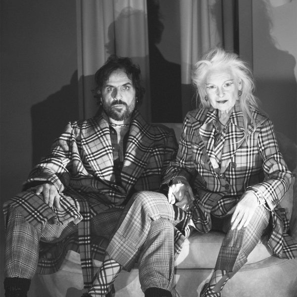 Барберри идет гранж для сотрудничества Вивьен Вествуд