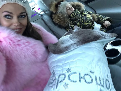 «Грудь каменела, и я рыдала от боли часа два»: Татьяна Терешина пожаловалась на мучения перед выпиской из роддома