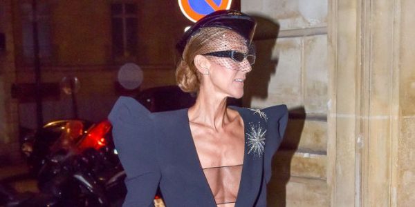 Селин Дион-это высокая мода стюардесса в этот глубокий черный Александр Вотье комбинезон