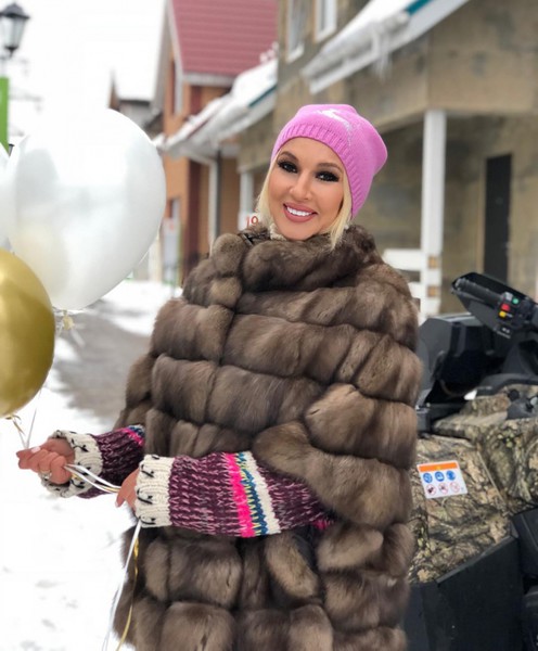 Лера Кудрявцева не хочет бросать курить ради шестимесячной дочери
