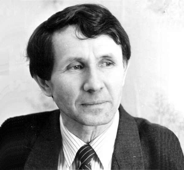 Книжная выставка к юбилею литературоведа А. Г