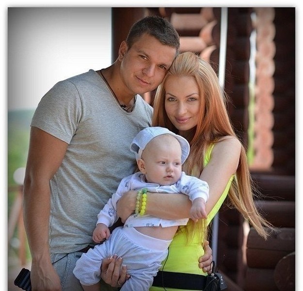 Антон Гусев ответил на слухи о том, что хочет лишить Евгению Феофилактову родительских прав