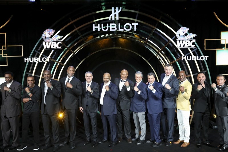 Майк Тайсон, Виталий Кличко и Карлос Сантана на аукционе The Night of Champions, организованном Hublot