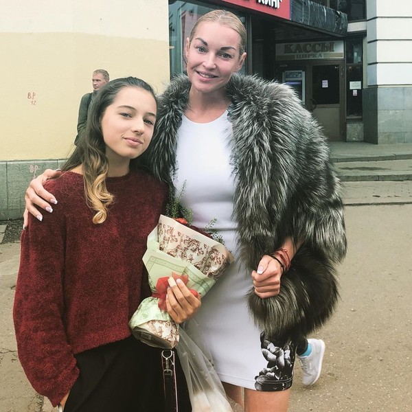 13-летняя дочь Анастасии Волочковой удивила фолловеров не по возрасту высокими каблуками