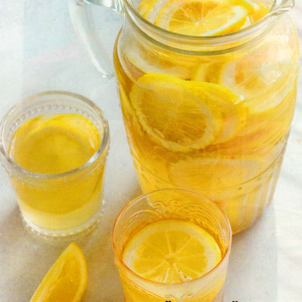 AMERIKANSKIJ-LEDYANOJ-ZELENYJ-CHAJ-S-LIMONOM