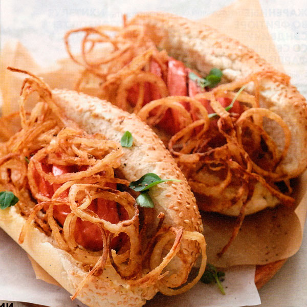 HOT-DOGI-SO-SHPIKACHKAMI-I-GORCHICHNYM-SOUSOM