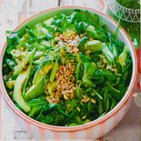 SALAT-IZ-OGURCOV-S-AVOKADO-I-LAJMOM