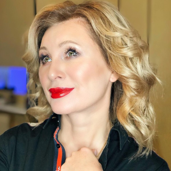 55-летняя Вика Цыганова в бикини показала стройную фигуру не хуже, чем у юной девушки