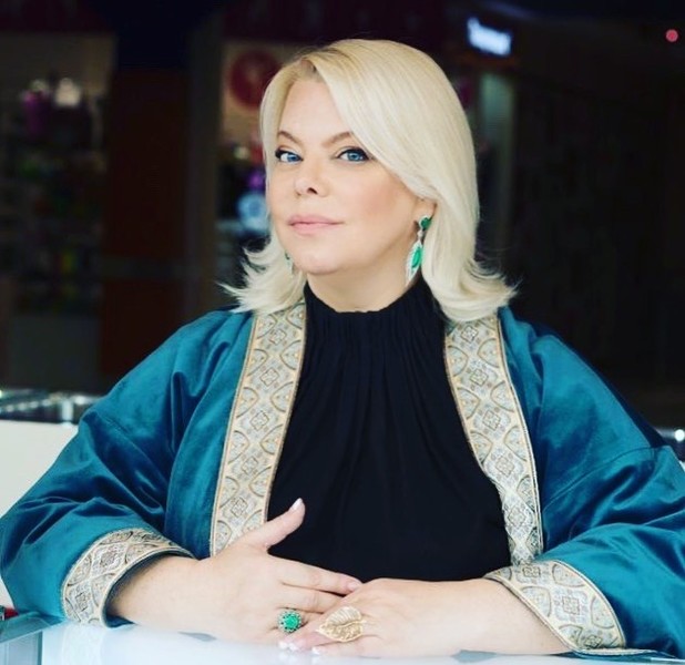 «Отдала в хорошие руки»: 52-летняя Яна Поплавская женила младшего сына