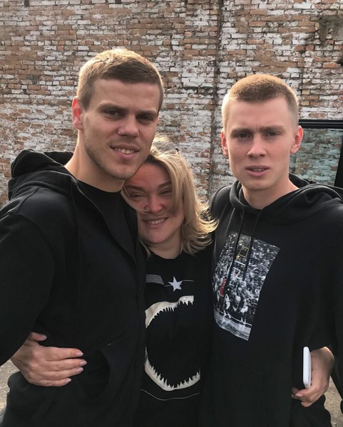 «Я снова стала матерью»: Светлана Кокорина показала снимок с освобожденными сыновьями