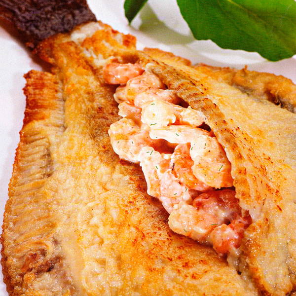 Камбала, фаршированная креветками и сыром
