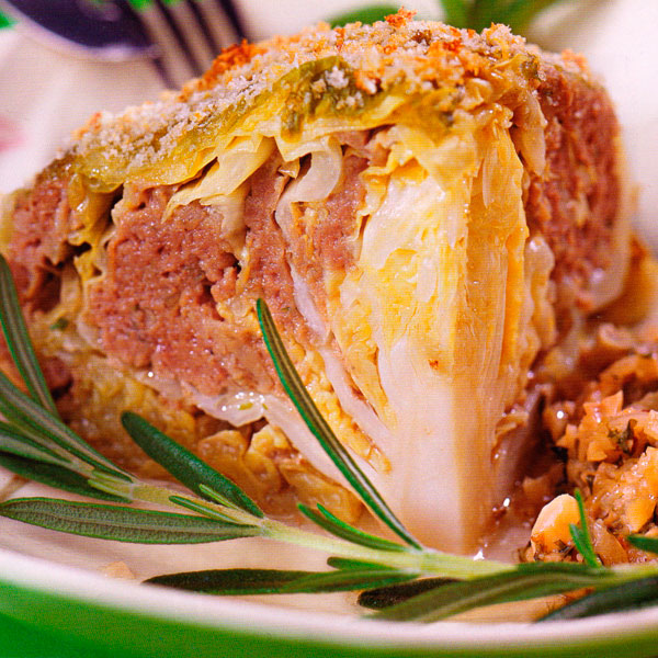 Kapusta-molodaya,-farshirovannaya-baraninoj,-v-orekhovom-souse