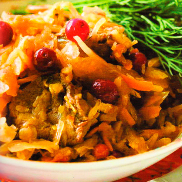 Утиная грудка с кислой капустой и яблоками в мультиварке