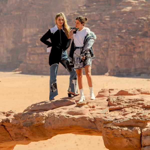 Одежда дизайнера Нафсика Skourti созданы для того, чтобы преодолевать границы