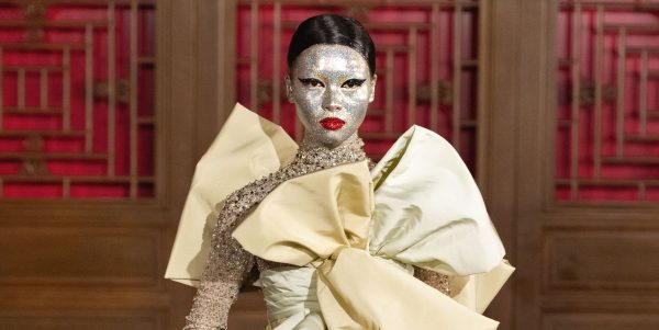 Посмотреть все выглядит от экстравагантных Кутюр Валентино в Пекине