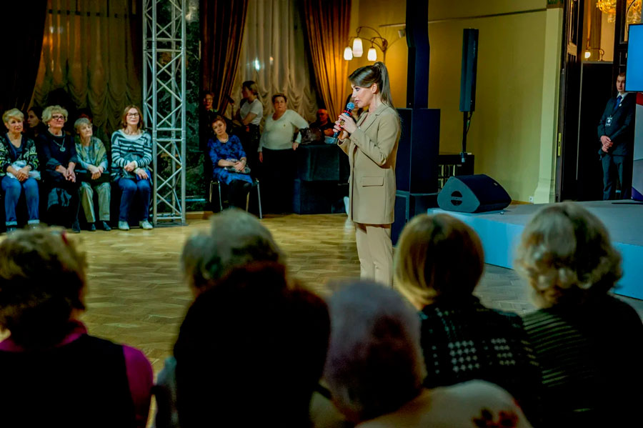 ЮЛИЯ-БАРАНОВСКАЯ-НА-ФЕСТИВАЛЕ-«СТИЛЬНЫЙ-ВОЗРАСТ»