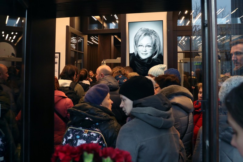 Друзья, коллеги и поклонники простились с Галиной Волчек в Москве