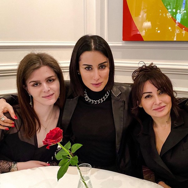 «Мужчину надо держать в ежовых рукавицах»: 20-летняя дочь Тины Канделаки не строит иллюзий  на тему идеальных отношений