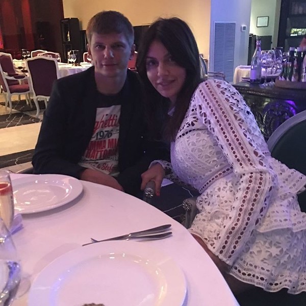 Бывшая жена Андрея Аршавина заинтриговала фолловеров снимком в свадебном платье