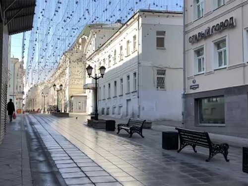 Москвичам запретили покидать квартиры
