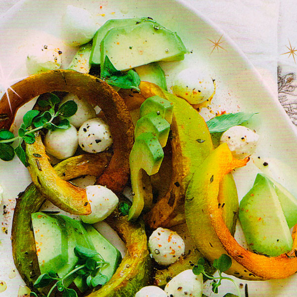 САЛАТ-ИЗ-ПЕЧЕНОЙ-ТЫКВЫ-С-АВОКАДО-И-МОЦАРЕЛЛОЙ