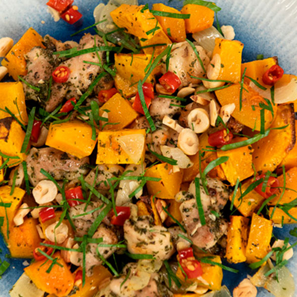 Запеченная-тыква-с-кусочками-курицы-и-пряными-травами Запеченная-тыква