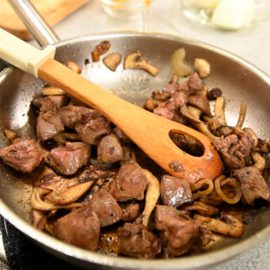 Куриная-печень-с-грибами Куриная-печень