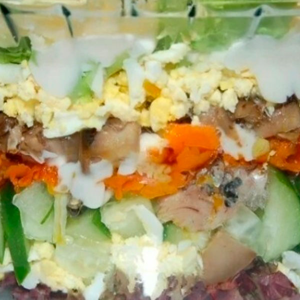 Очень вкусный рецепт салата с жареными грибами слоями