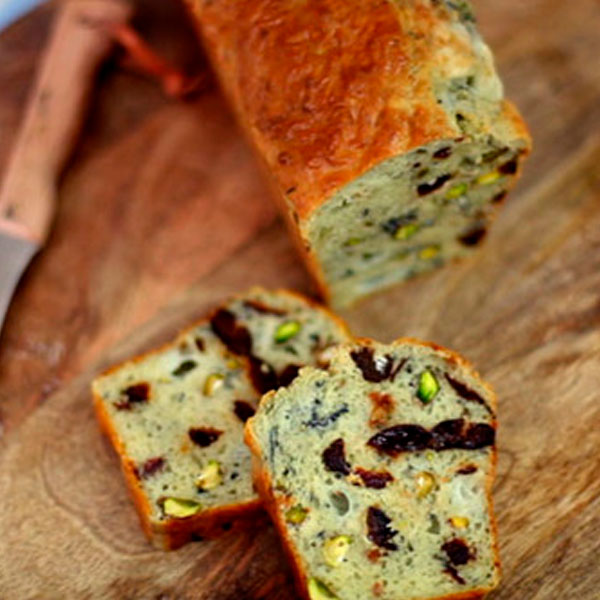 Пирог с сыром, фисташками и сливами Пирог-с-сыром