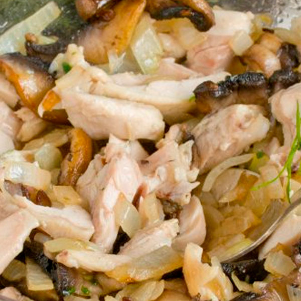 Рецепт салата с жареными грибами и курицей