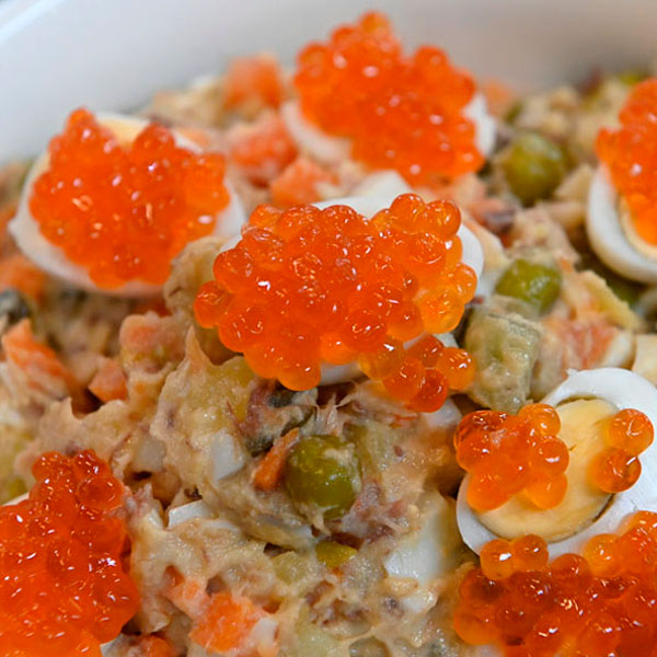 Салат Оливье с копченой скумбрией