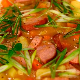Тушеный-картофель-со-шпикачками Тушеный картофель