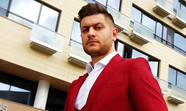 Дава с перебинтованной головой рассказал о перенесенной операции