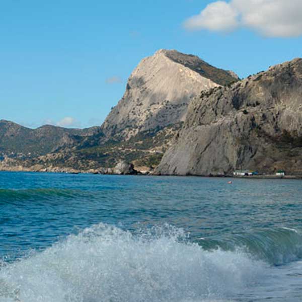 Куда-поехать-к-морю-выбор-между-Ялтой-и-Алуштой между Ялтой и Алуштой