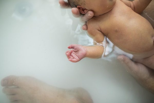 Женщина и ребенок скончались после домашних родов в Подмосковье