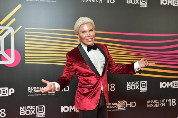 «Живой Кен» Родриго Алвес наконец завершил процедуру перехода и стал «женщиной на 100%»