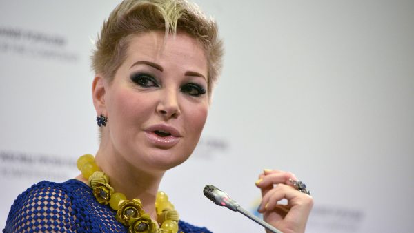Максакова оправдалась за слова о «живущих в России жабах и кротах»