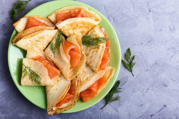 Необычная сервировка блинов: видеосоветы от кулинарного блогера