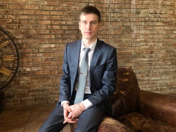 В Сети обсуждают юриста, который учит мужчин возвращать подарки