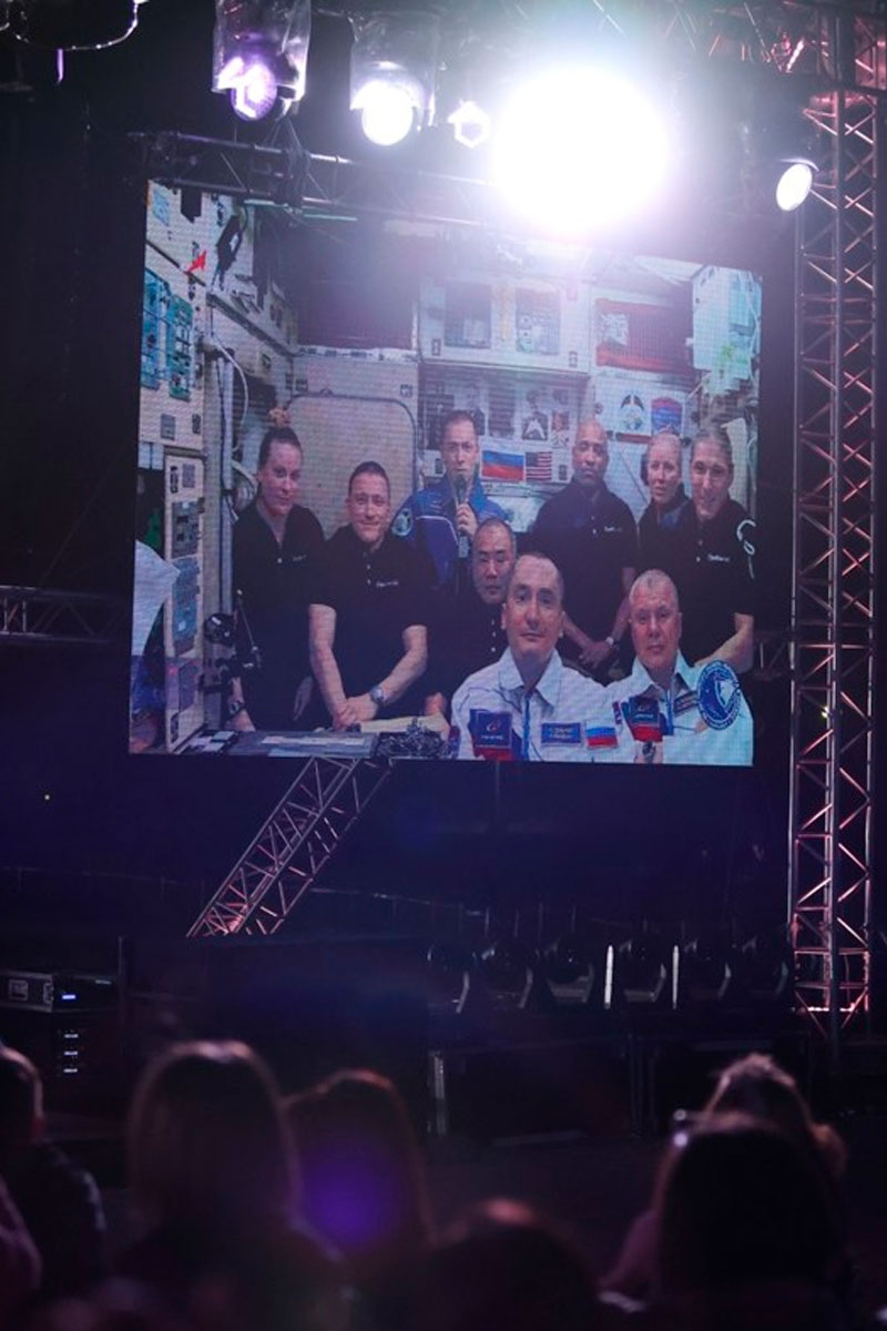 Пегова, Безруков, Малахов и другие звезды посетили концерт на Байконуре