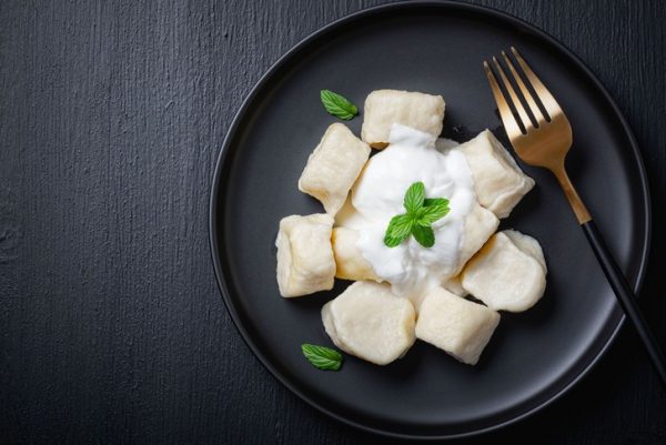 Ленимся вкусно: рецепт домашних вареников с творогом и зеленью