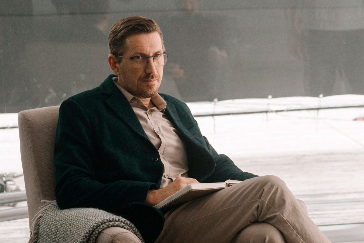 1 Кяро и Страхов борются с «демонами» в новом сериале: первые фото Актеры исполнят роли психиатра и его пациента