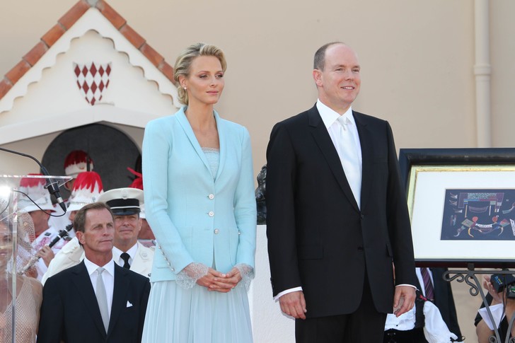 Князь Альбер согласился платить Шарлен 12 млн евро в год, чтобы она сопровождала его на мероприятиях