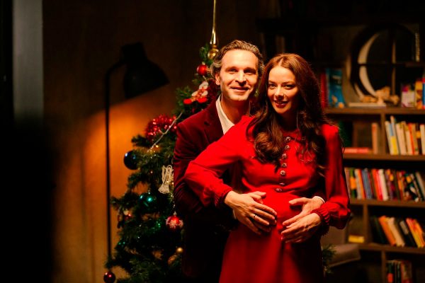 1 Добронравов и Александрова играют мужа и жену: первые фото Актеры снимаются в остросюжетном сериале «Последователи»