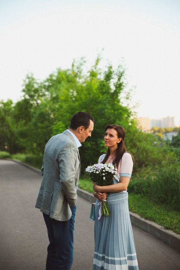 1 Бероев с женой, Максимова снимаются в фильме о летчике-герое Картина «На солнце вдоль рядов кукурузы» расскажет об аварийной посадке самолета в поле в августе 2019 года