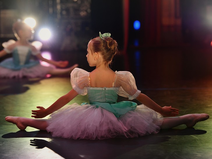 Будущие звезды Большого: воспитанники балетной школы дали отчетный концерт на одной сцене с прима-балериной Шипулиной