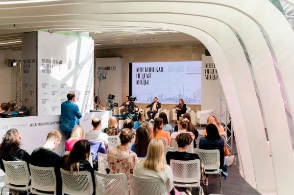 ДЕЛОВАЯ ПРОГРАММА МОСКОВСКОЙ НЕДЕЛИ МОДЫ ПРОДОЛЖАЕТ РАБОТУ