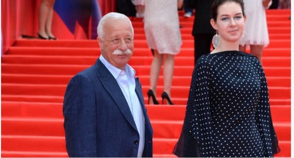 Дочь Якубовича поет в московском баре