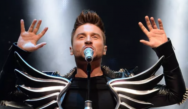 Лазарев впервые за долгое время поделился фото с детьми