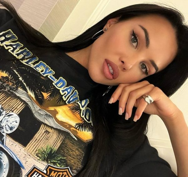 «На меня поднимали и руку, и ногу»: после видео с узбекской свадьбы Решетова заявила о пережитом насилии